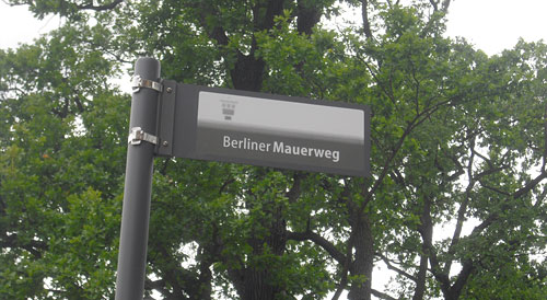 Mauerweg-Schild
