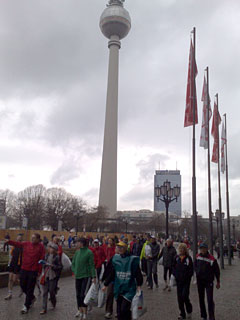 Läufer vor dem Fernsehturm am Alexanderplatz