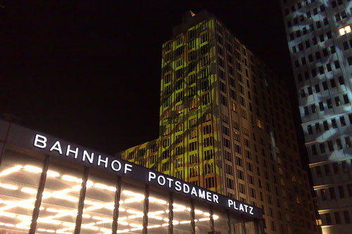 Beleuchtetes Beisheim Center (The Ritz-Carlton)