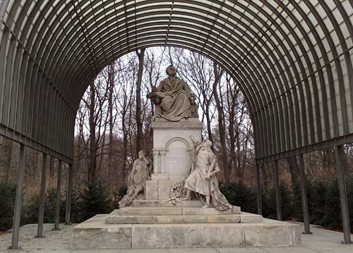Richard-Wagner-Denkmal unter Dach