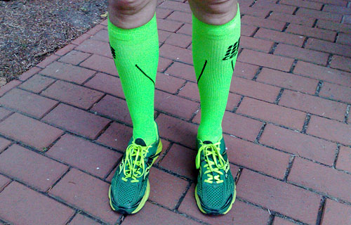 Läufer mit CEP Run Socks 2.0 in neongrün