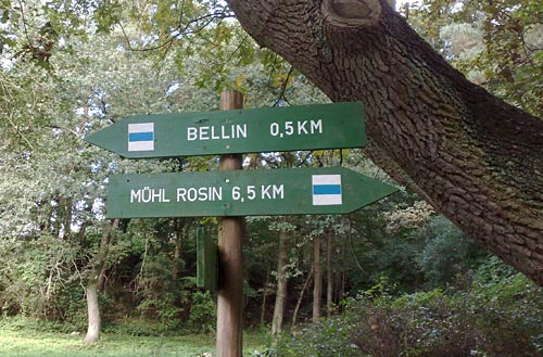 Hinweisschild Bellin 0,5 km