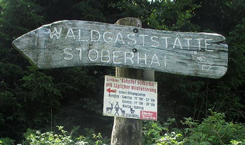 Wegweiser zur Waldgaststätte Stöberhai