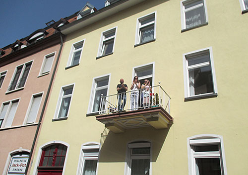 Zuschauer auf Balkon