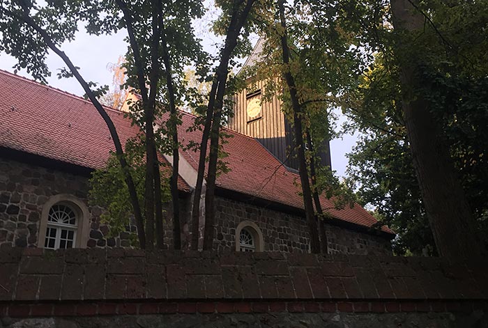 Kirche Alt-Lankwitz mit hölzernem Kirchturm