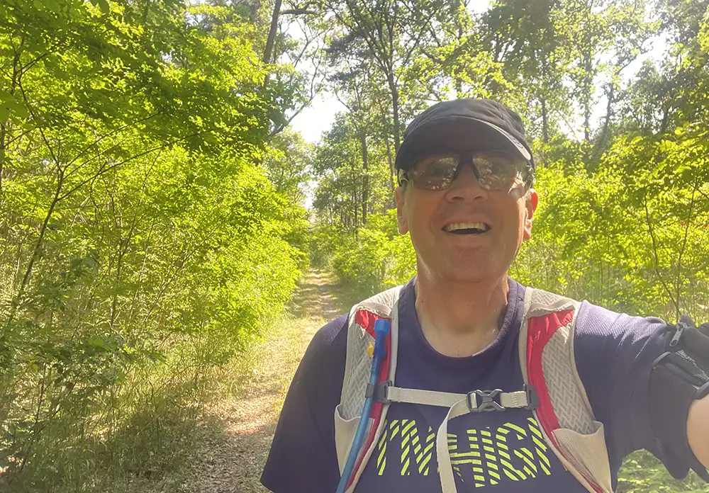 Läufer-Selfie im Wald