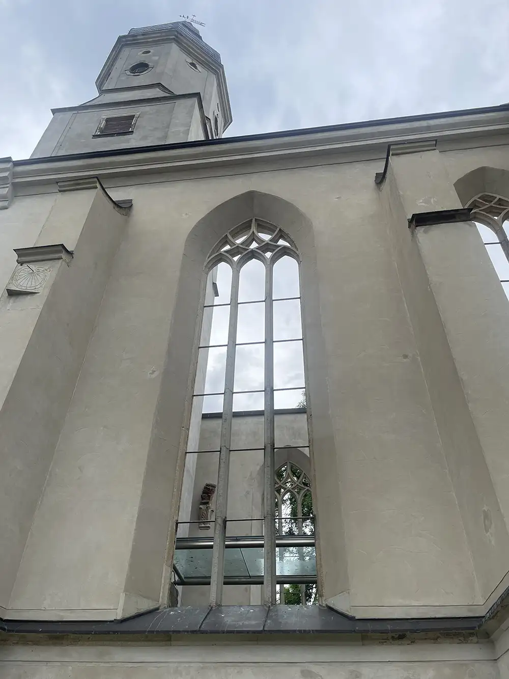 Blick durch die oben offene Patronatskirche in Klein-Wölkau