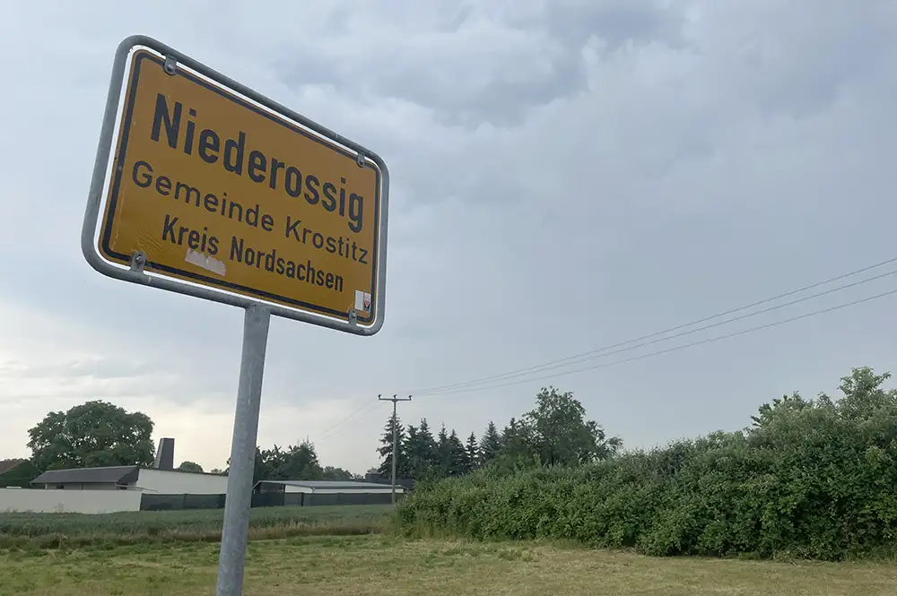 Ortsschild Niederossig, Gemeinde Krostitz, Kreis Nordsachsen