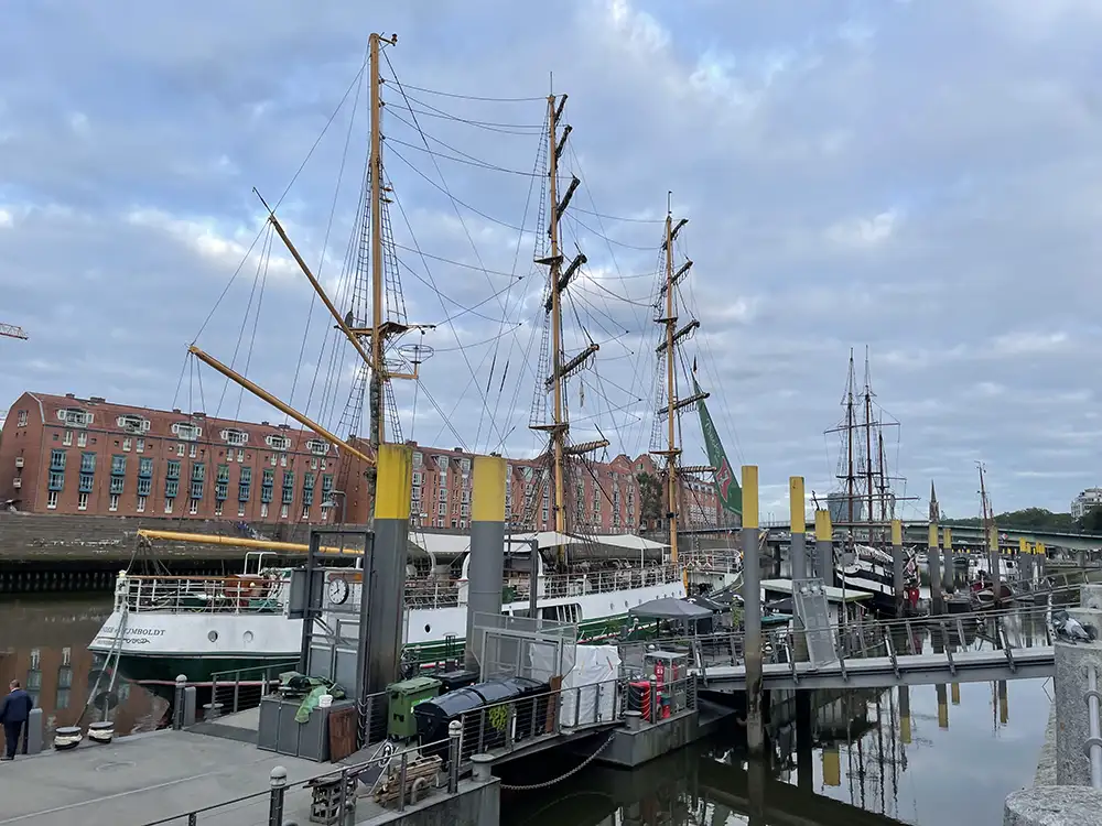 Segelschiff Alexander von Humboldt an der Schlachte in Bremen