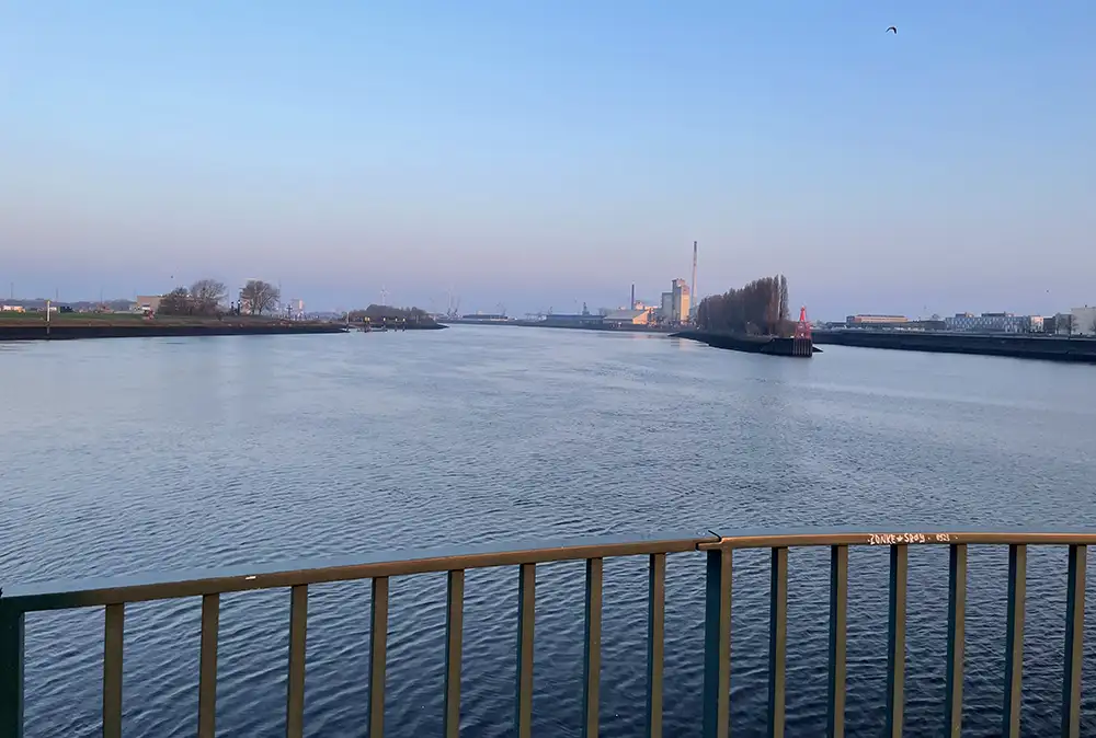 Blick auf das Wendebecken der Weser