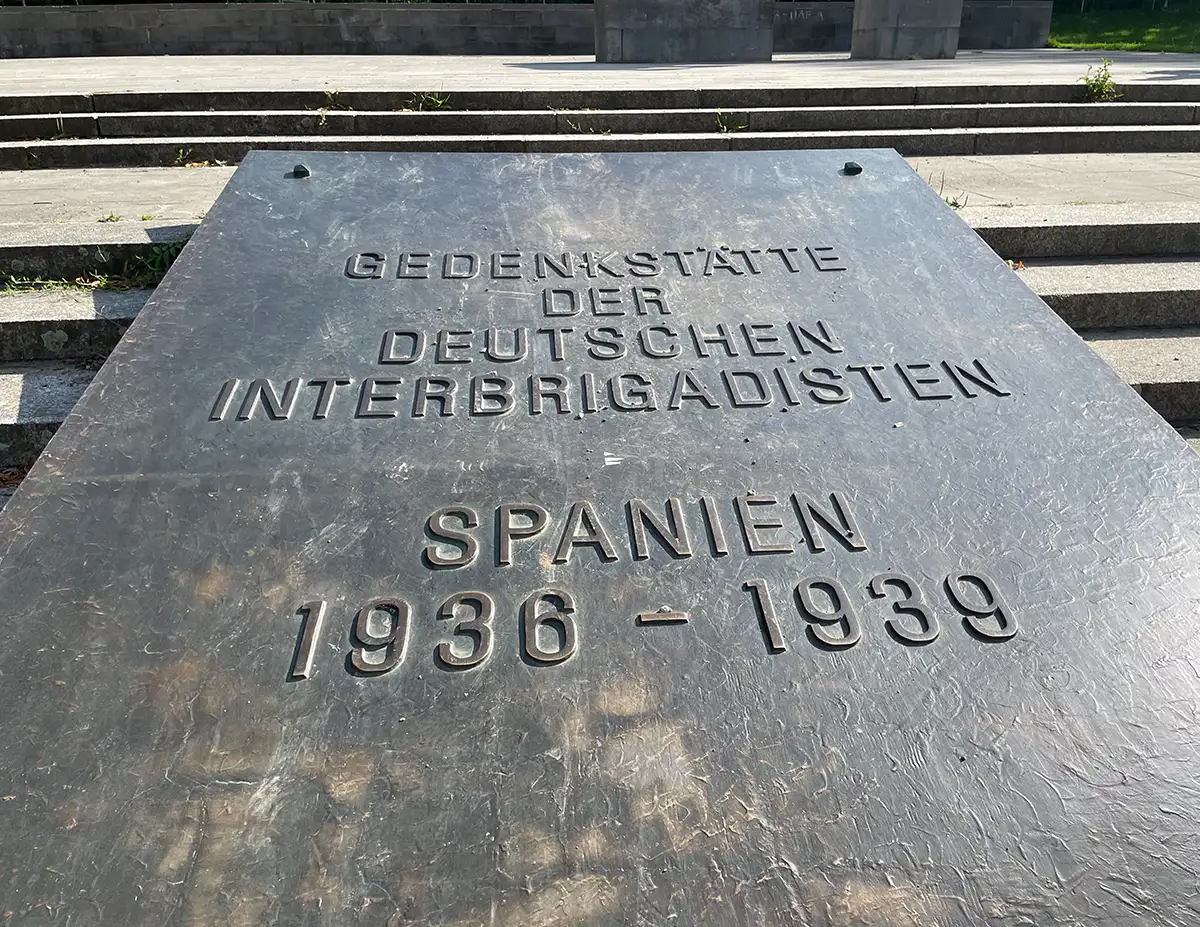 Metall-Gedenktafel: Gedenkstätte der deutschen Interbrigadisten, Spanien 1936-1939