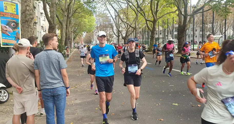 startblog-f-Läufer und -Läuferin beim Berlin-Marathon