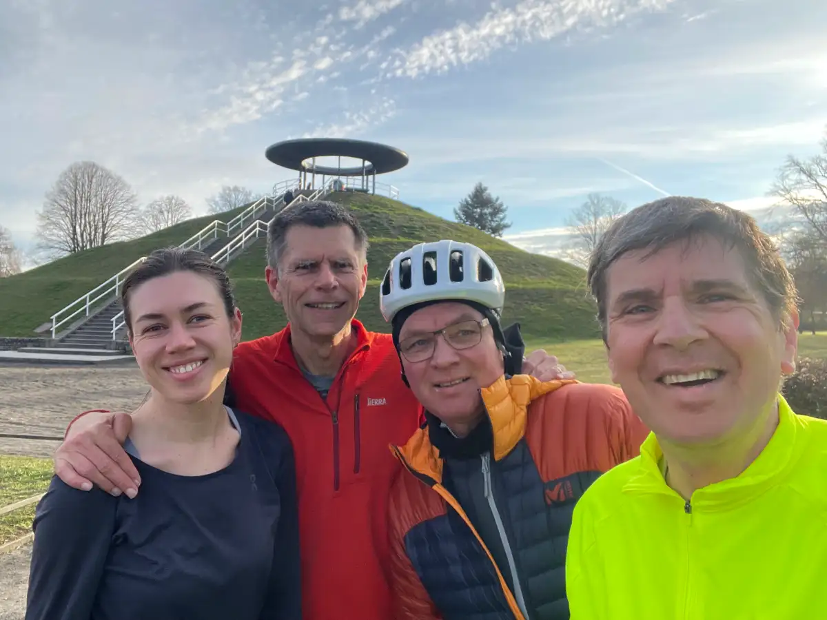 Gruppenbild der Läufer und Radbegleiter