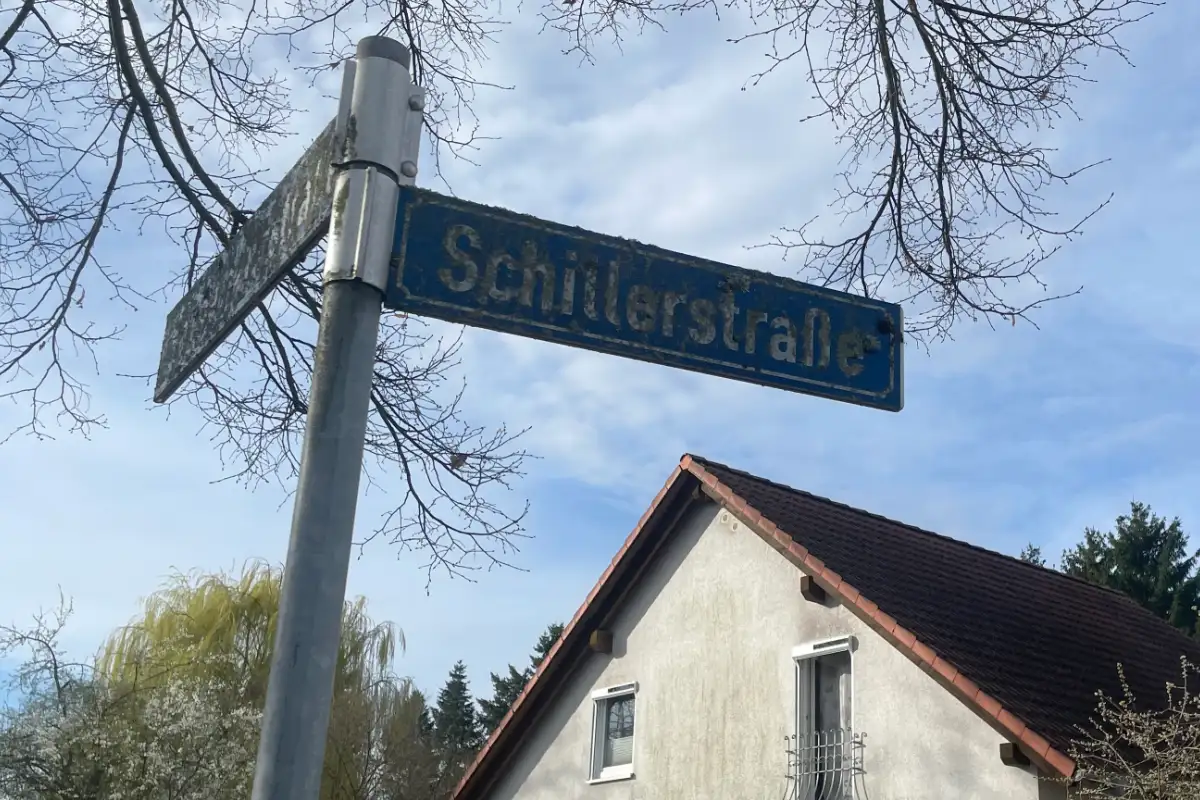 Straßenschild Schillerstraße