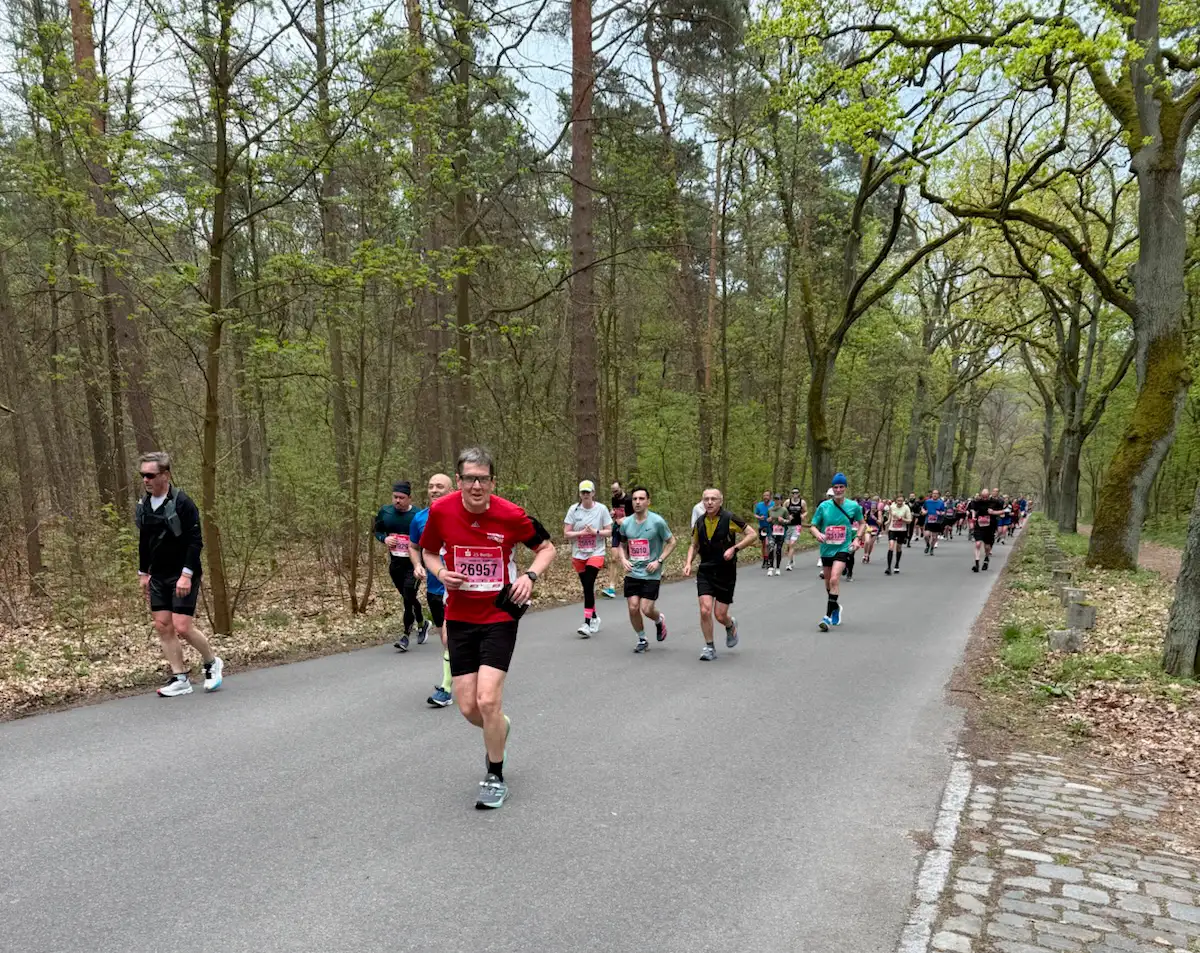 startblog-f-Läufer auf einer Steigung