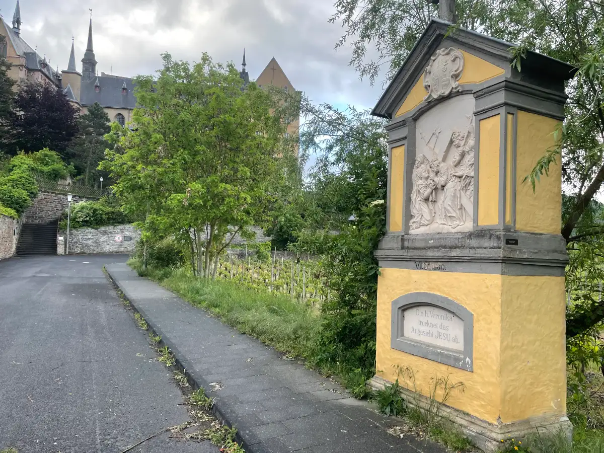 6. Station des Kreuzwegs zum Kloster Kalvarienberg