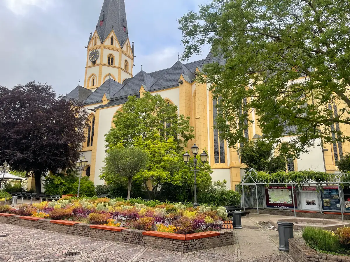 Kirche auf dem Marktplatz von Ahrweiler