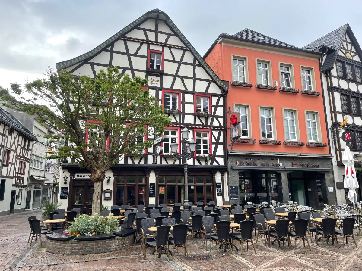 Fachwerkhaus mit Gastronomie am Marktplatz