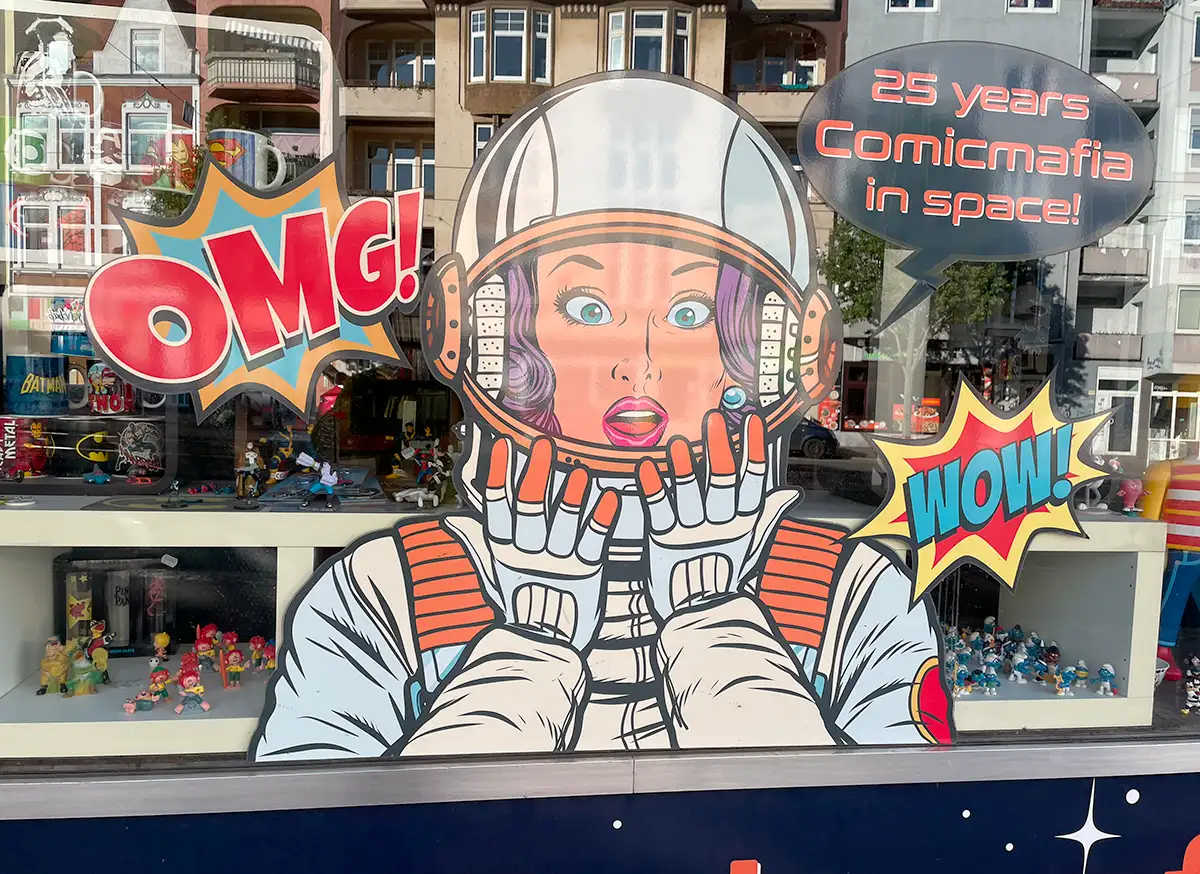 Comic-Figur einer Astronautin die „OMG!“ ruft