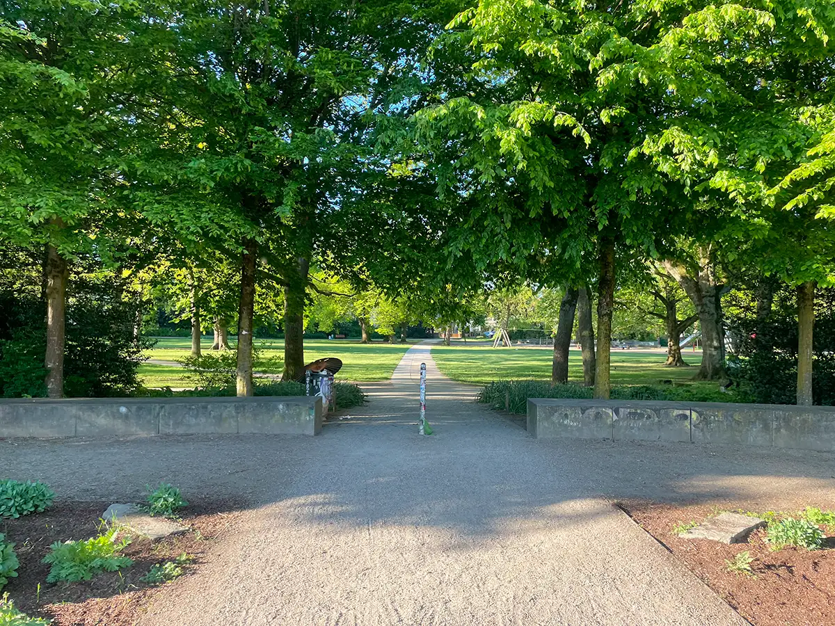 Eingang zu einem kleinen Park