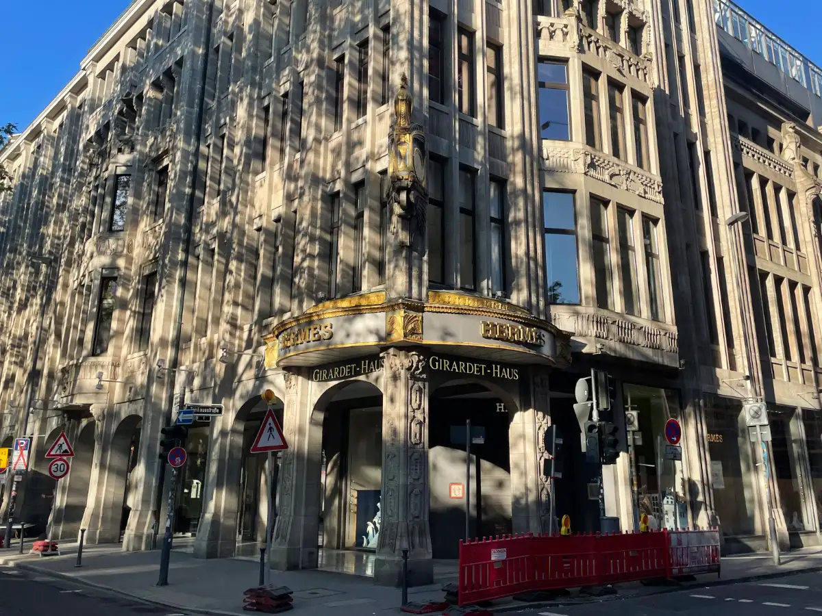 Schöne Fassade des Girardet-Hauses