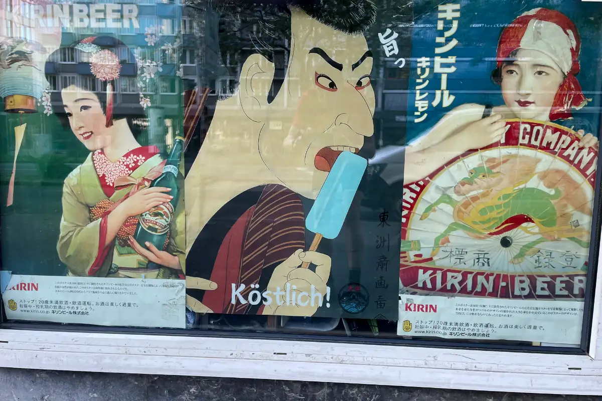 Japanische Plakate für Kirin-Bier und Eis