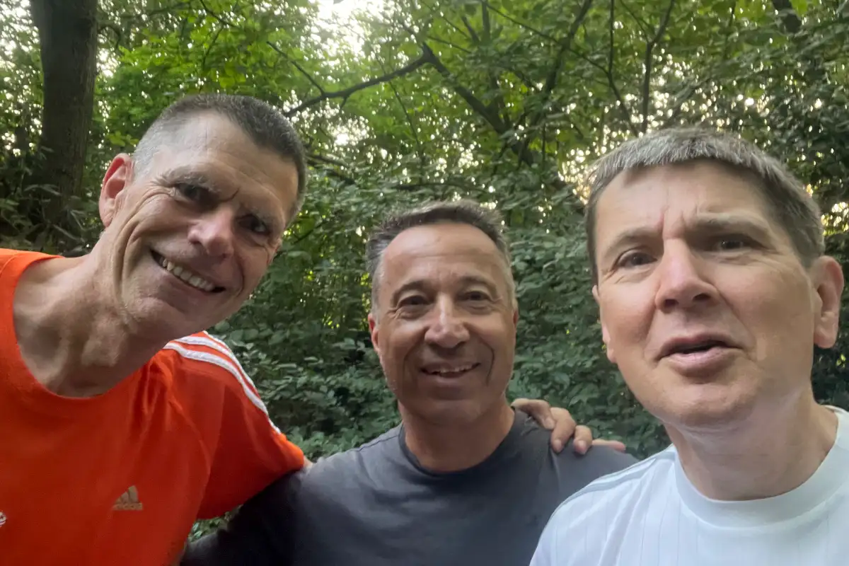 Selfie von drei Läufern im Park